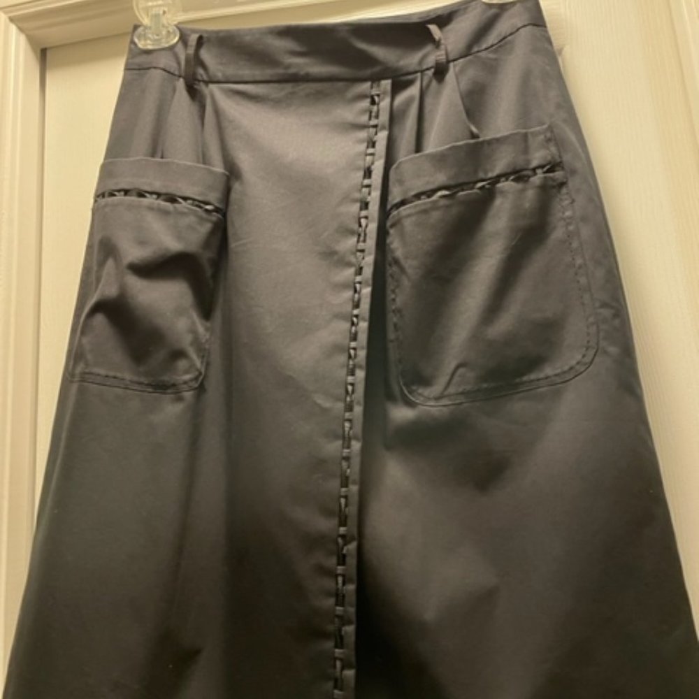 Tahari Black detailed skirt - NWT, Beautiful!